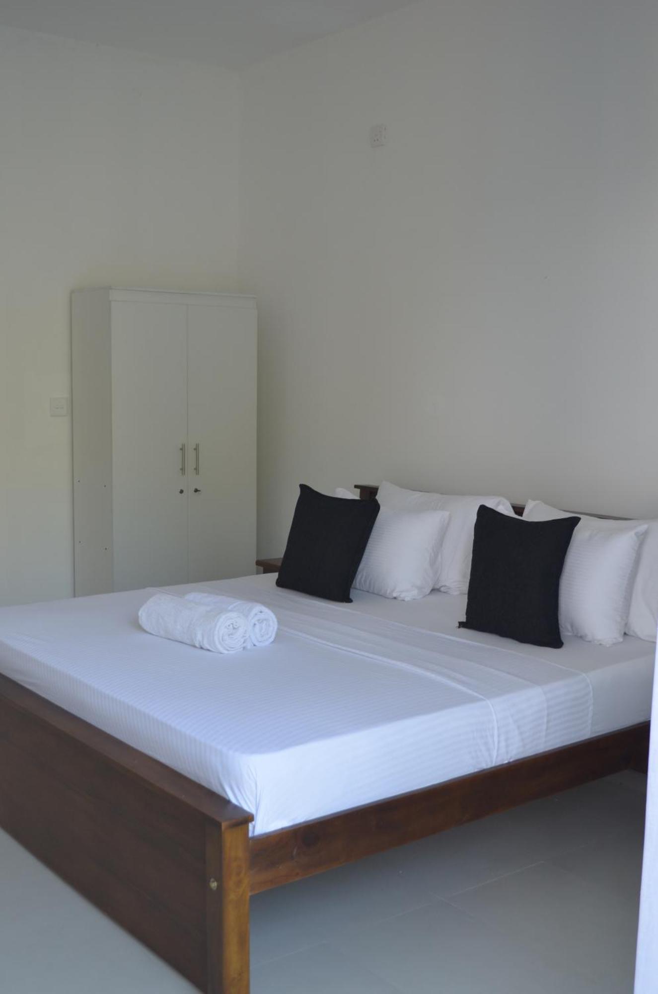 Silina Airport Transit Hotel & Residence Katunayaka Exteriör bild