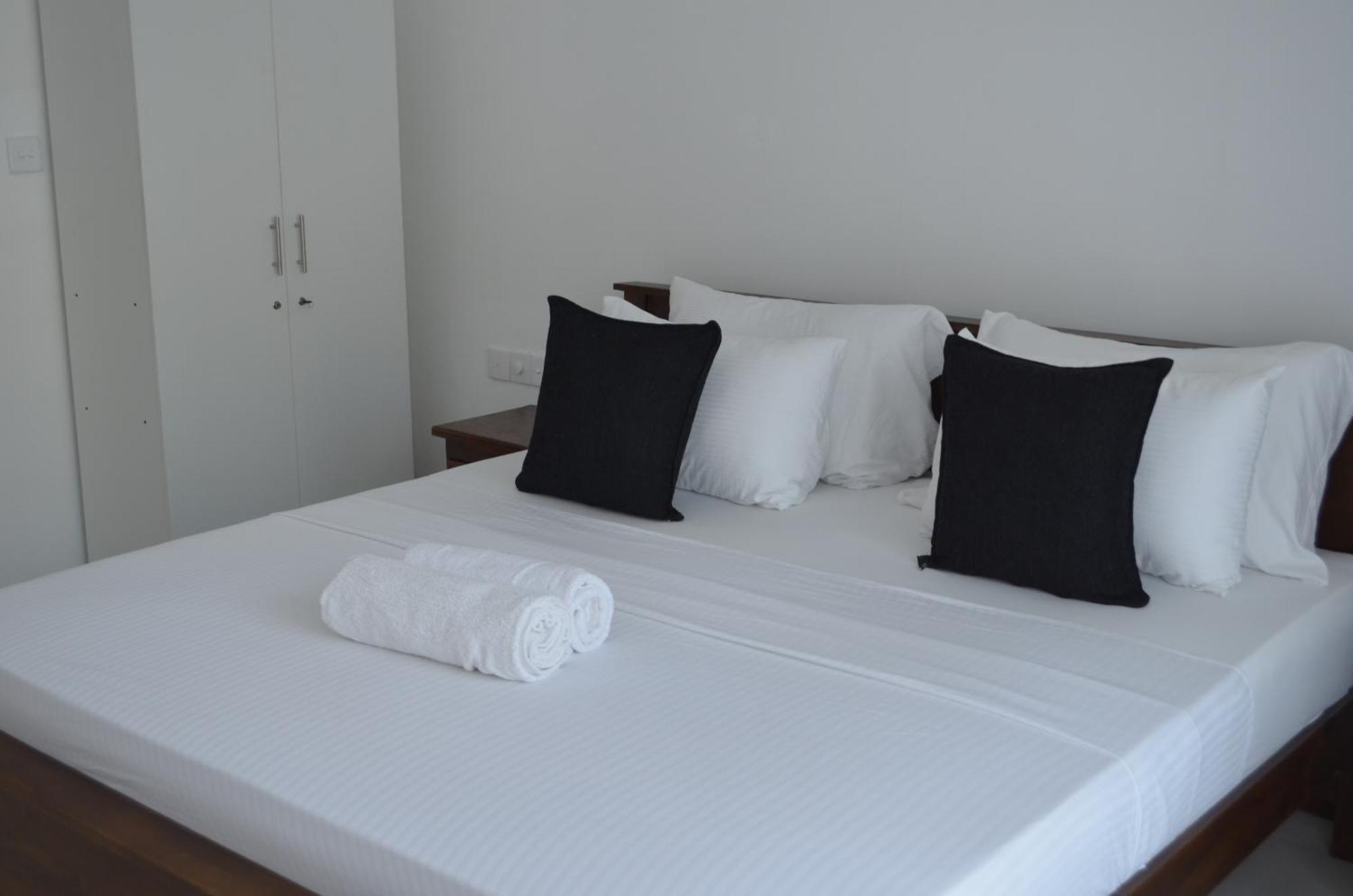Silina Airport Transit Hotel & Residence Katunayaka Exteriör bild