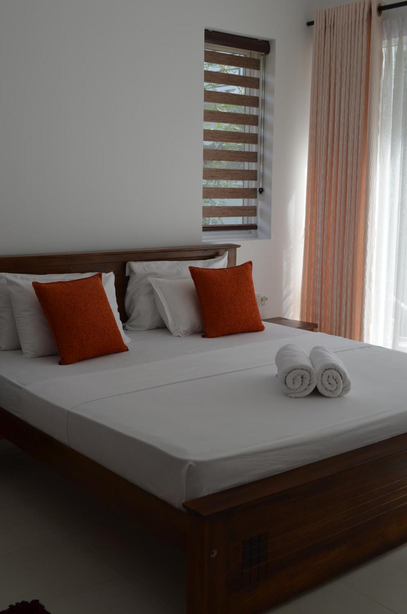 Silina Airport Transit Hotel & Residence Katunayaka Exteriör bild